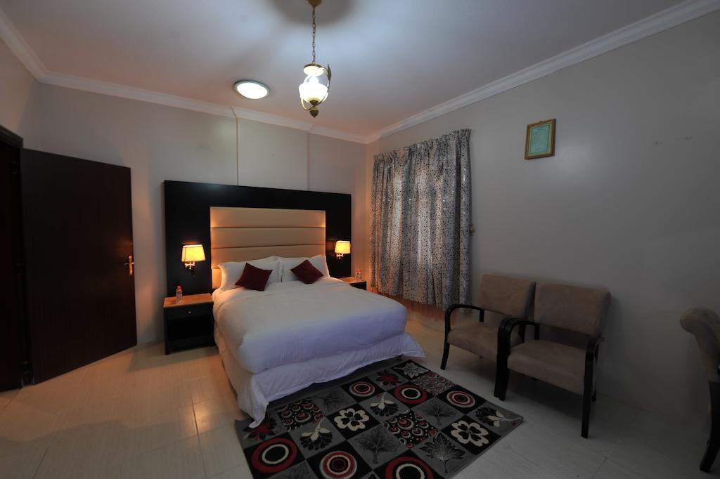 Janadriyah Suites 13 Nadinah Camera foto